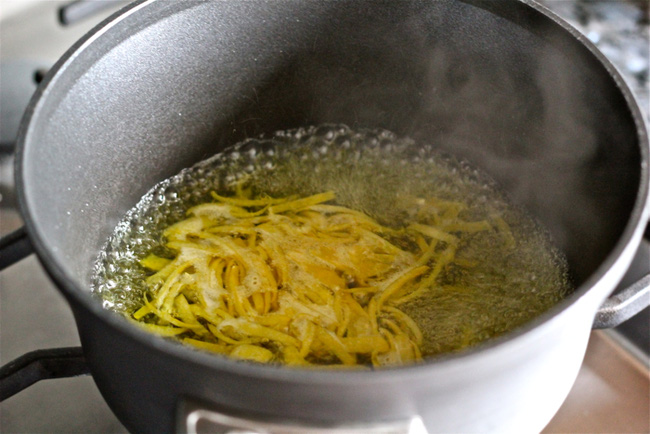 Khử sạch mùi thức ăn cho phòng bếp thơm tho với nguyên liệu rẻ và cách làm dễ