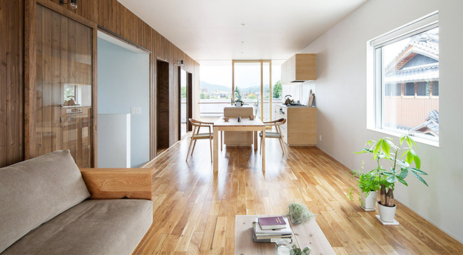 Ngôi nhà hai tầng hút hồn người xem nhờ sử dụng chất liệu gỗ tự nhiên ở Nhật
