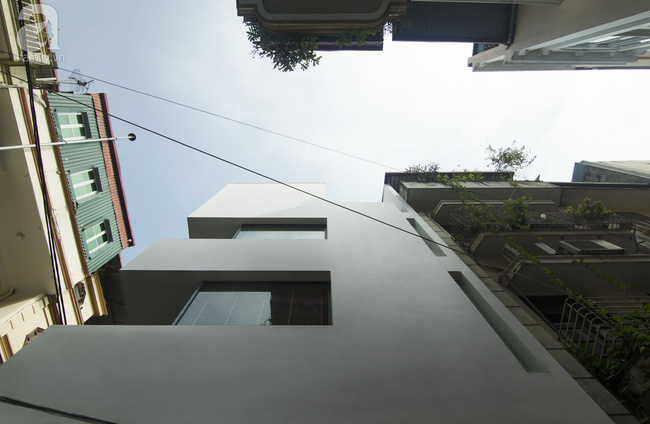 Ngôi nhà 60m² trong ngõ ở Giang Văn Minh: Từ cứ mưa to là ngập nay đẹp miễn chê, tầng nào cũng lung linh nắng