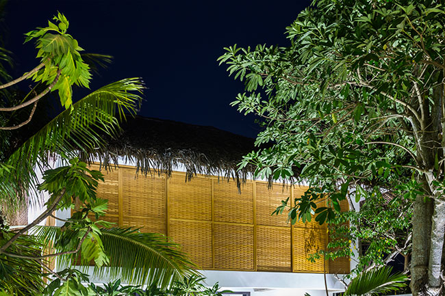 Mê mẩn với ngôi nhà vườn lợp mái lá dừa đẹp ngang khu nghỉ dưỡng cao cấp ở Trà Vinh