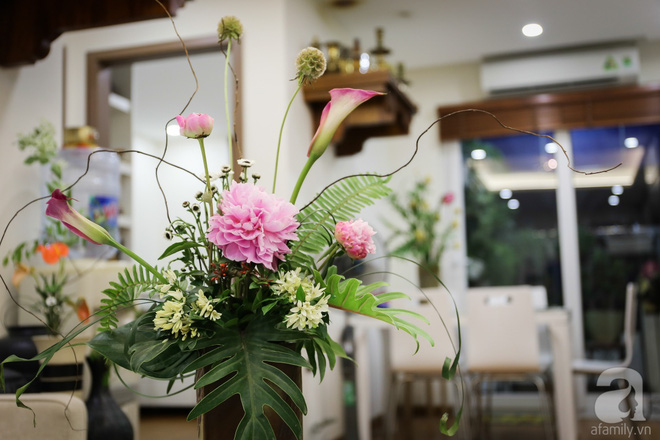 Căn hộ bé xinh chỉ toàn gốm và hoa của mẹ đơn thân ở Định Công, Hà Nội