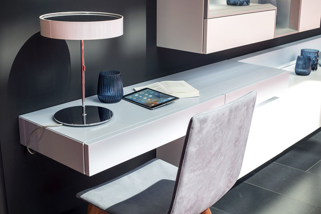 Những mẫu bàn làm việc gọn nhẹ giúp bạn có ngay văn phòng tại nhà dù nhà không rộng rãi